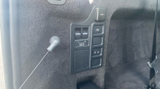 Land Rover Discovery 3.0 D300 Dynamic SE 5dr Auto Diesel Station Wagon